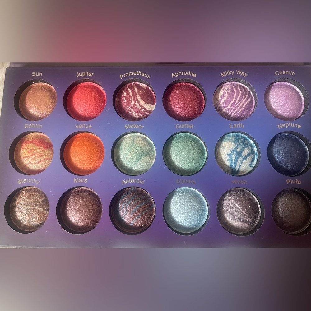 BH Cosmetics Galaxy Chic” eye shadow palette